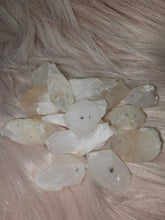 Load image into Gallery viewer, Hollandite Star in Quartz Set 5 (102g)
