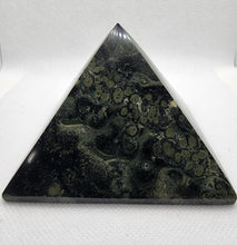 Load image into Gallery viewer, Kambaba Jasper Pyramid
