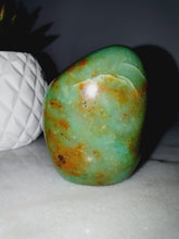 Load image into Gallery viewer, Peruvian Chrysoprase
