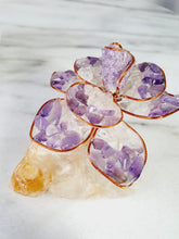 Load image into Gallery viewer, Handcrafted Chip Flower on Quartz
